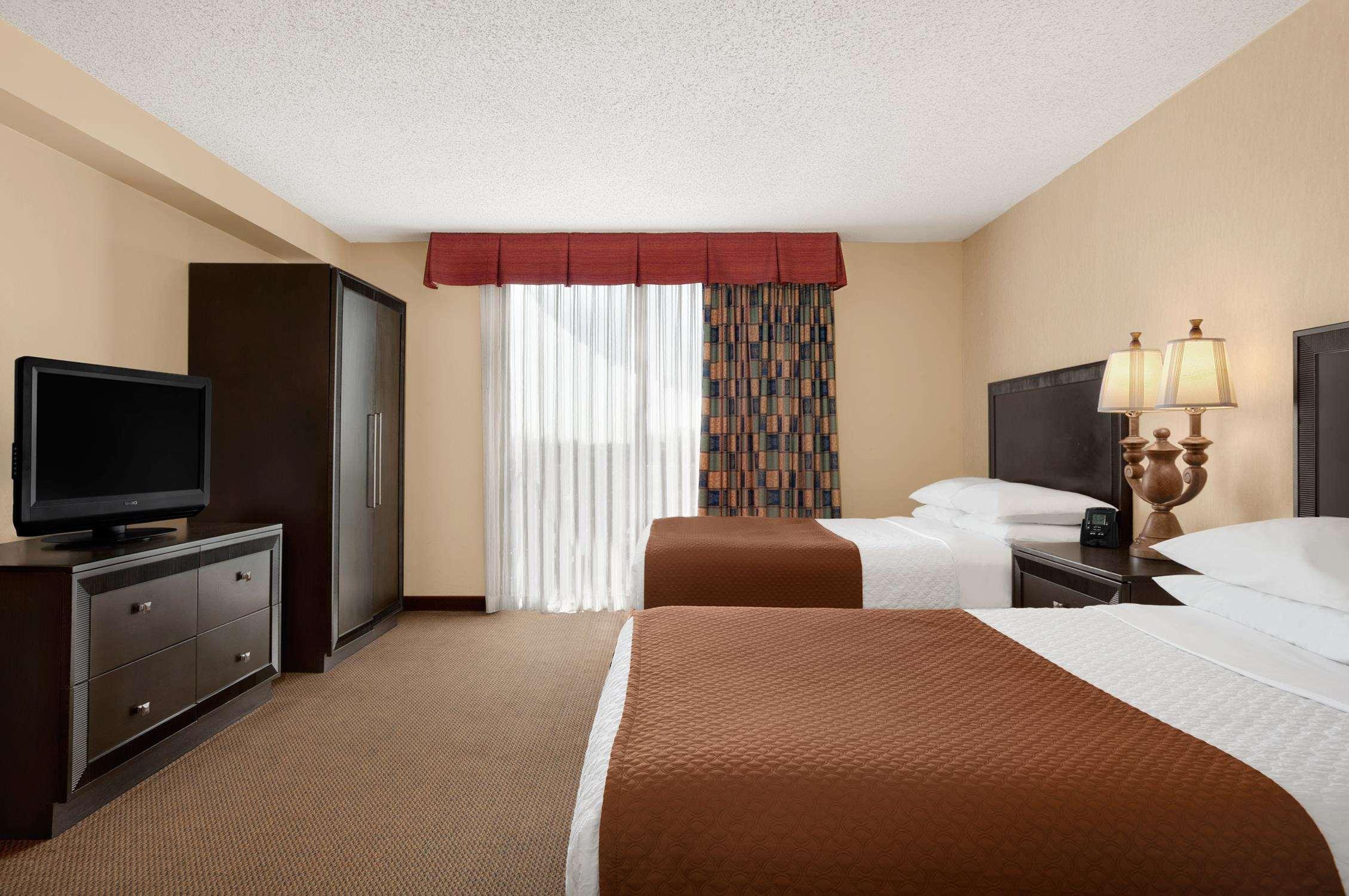 Embassy Suites By Hilton Kansas City Plaza Екстериор снимка