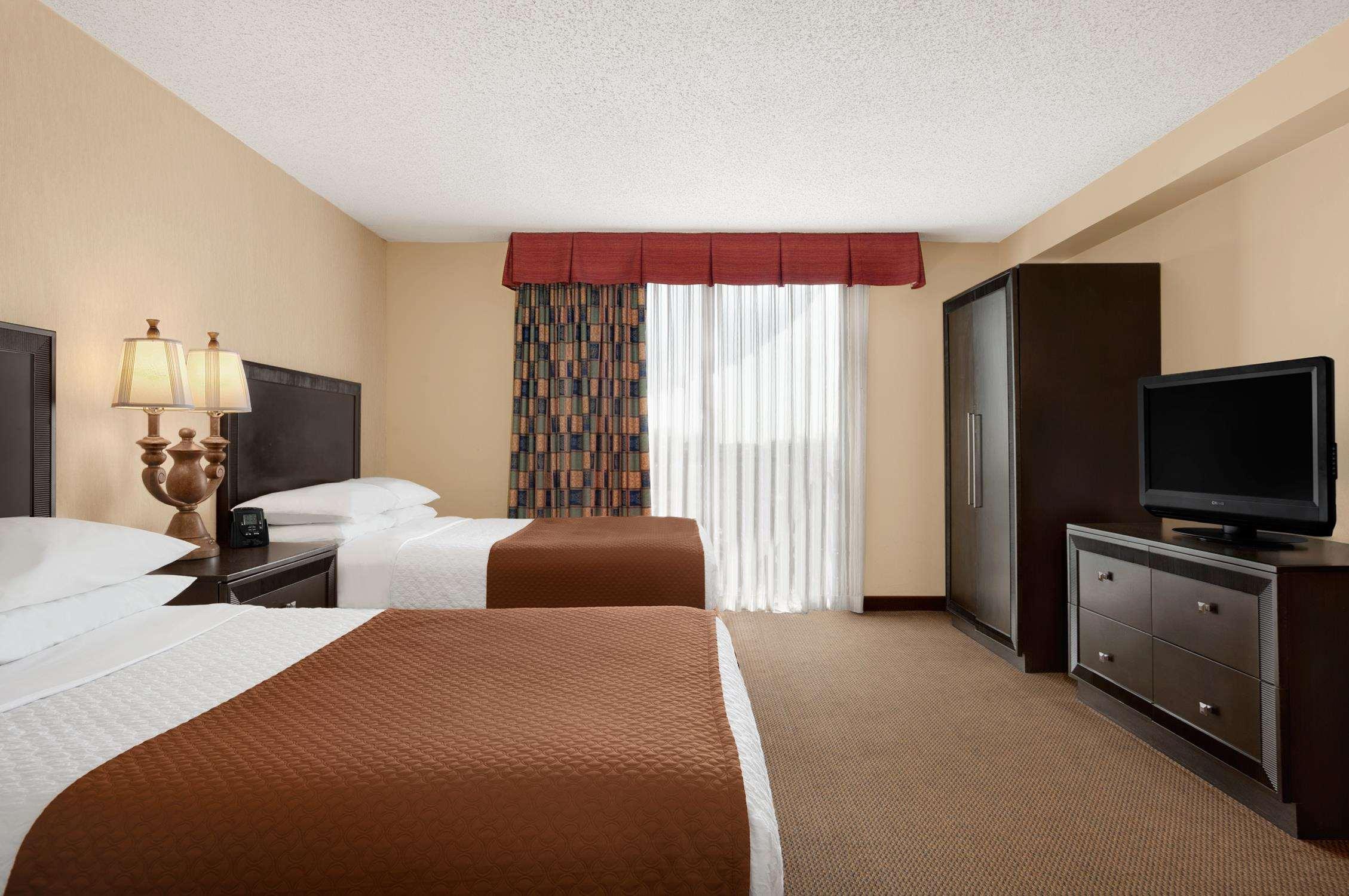 Embassy Suites By Hilton Kansas City Plaza Екстериор снимка