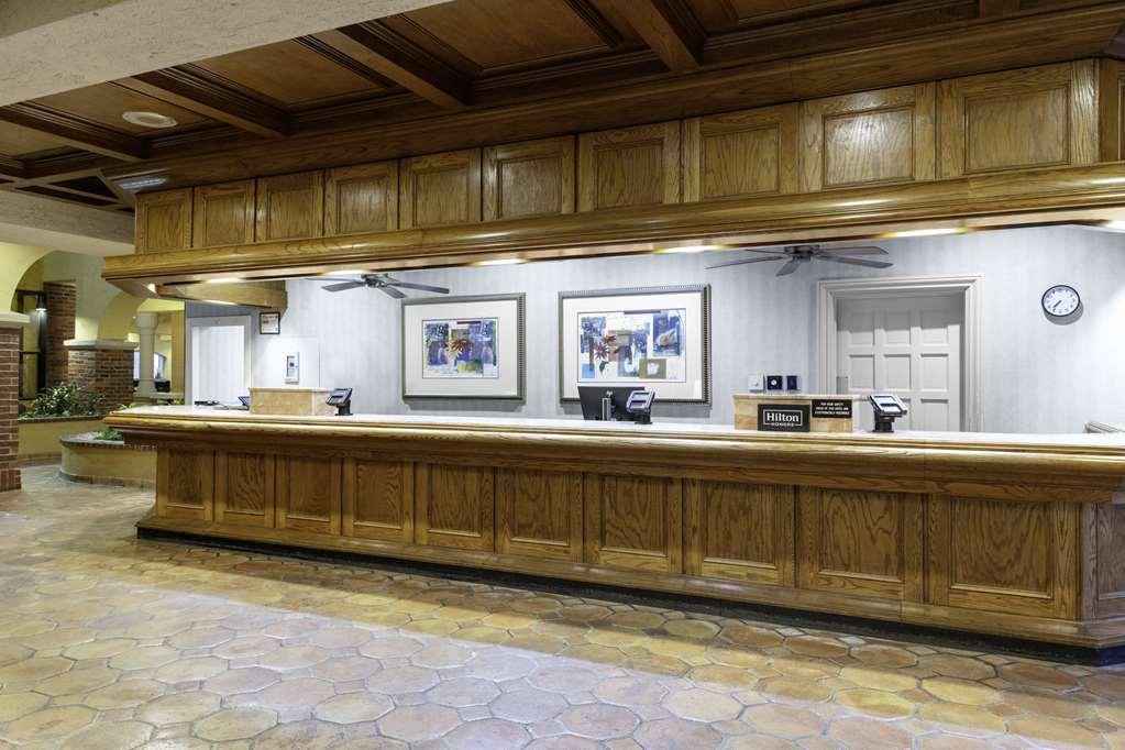 Embassy Suites By Hilton Kansas City Plaza Интериор снимка