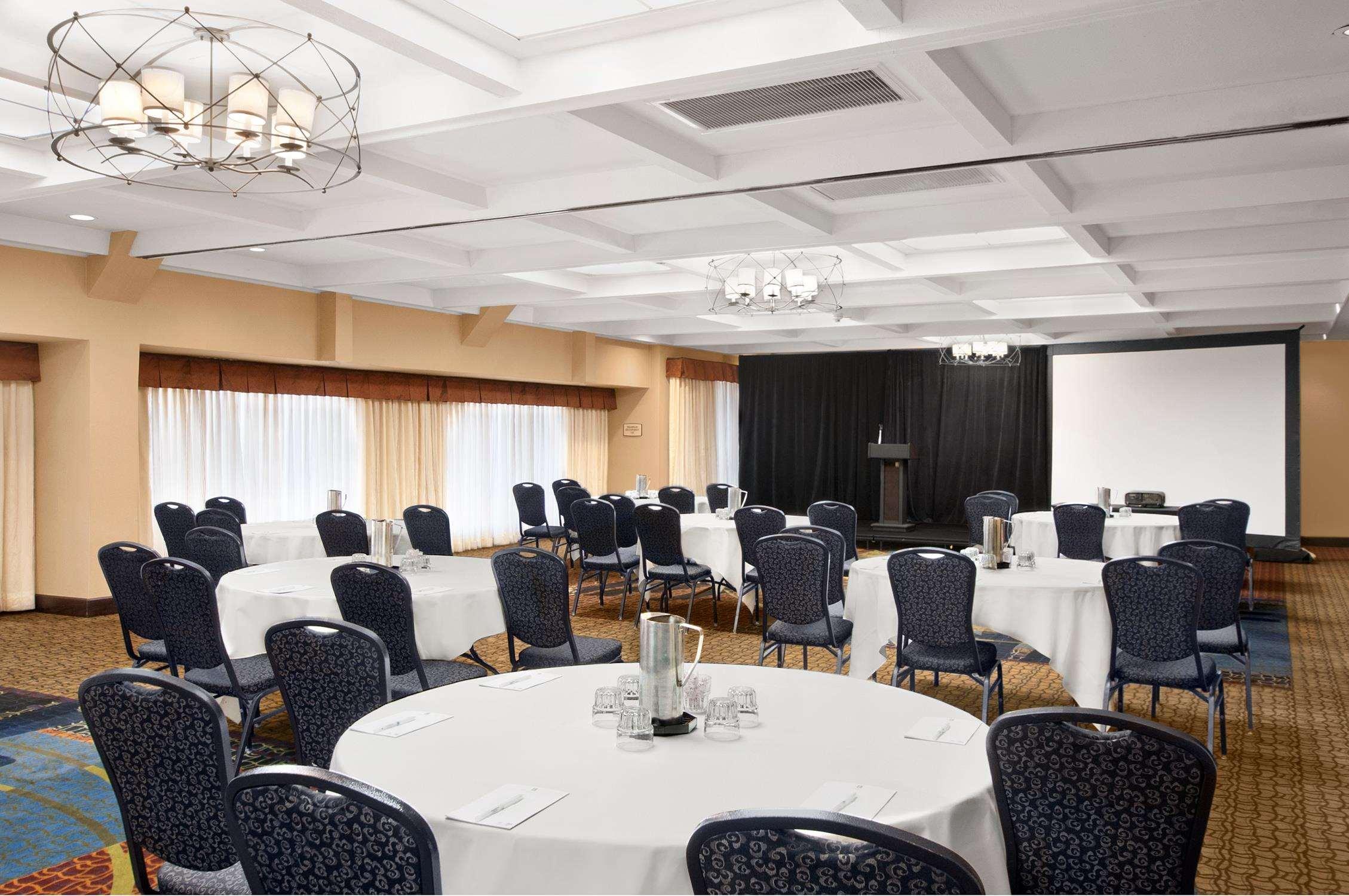 Embassy Suites By Hilton Kansas City Plaza Екстериор снимка