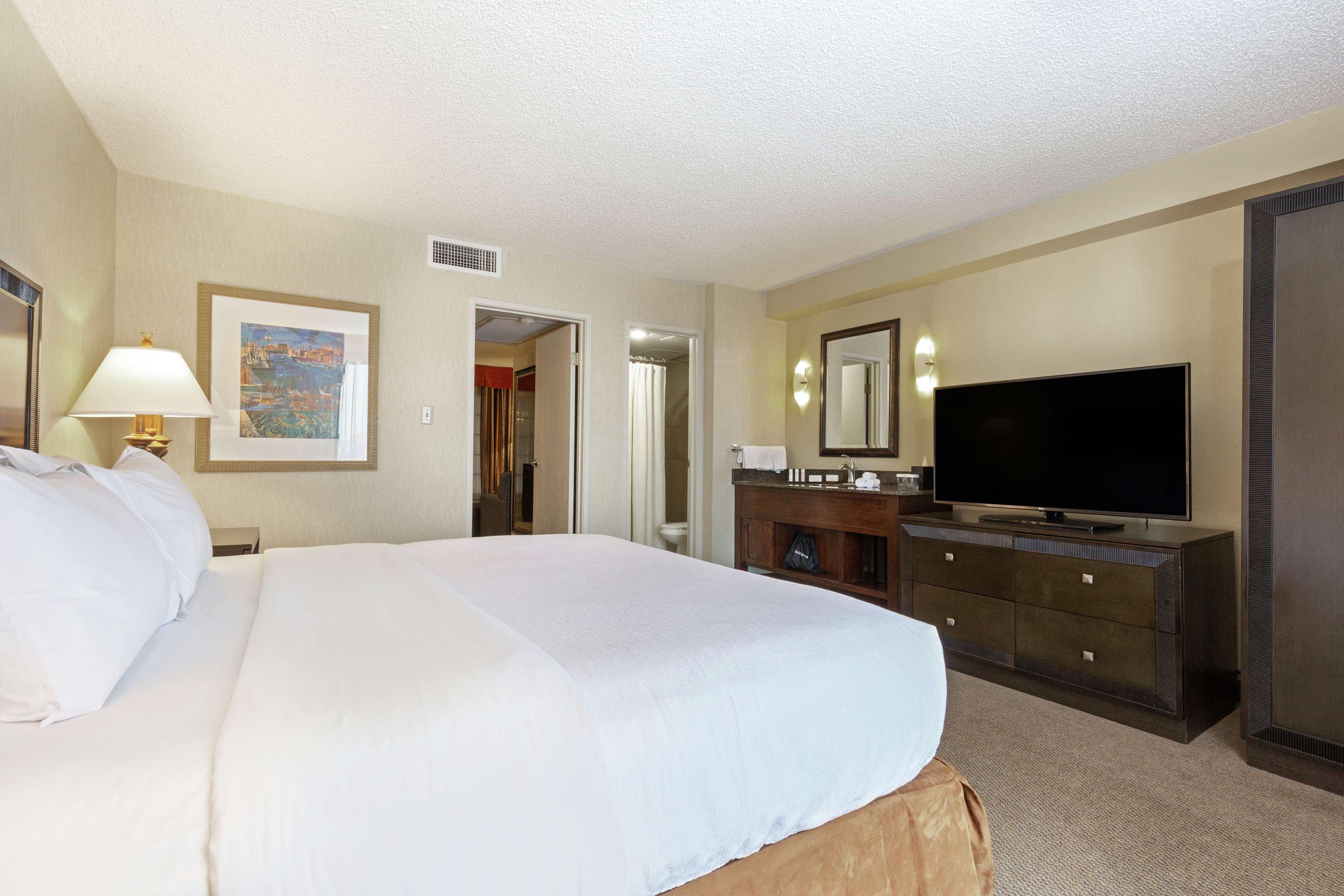 Embassy Suites By Hilton Kansas City Plaza Екстериор снимка