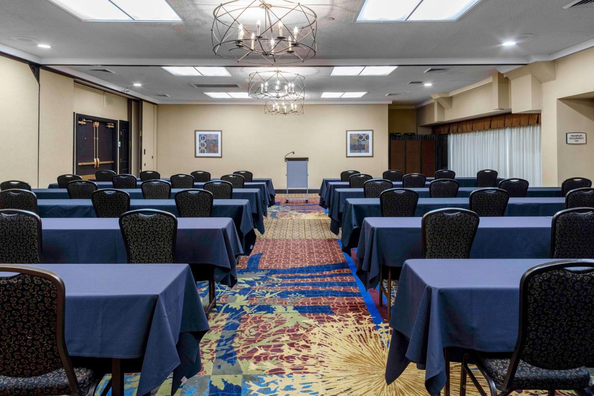 Embassy Suites By Hilton Kansas City Plaza Екстериор снимка
