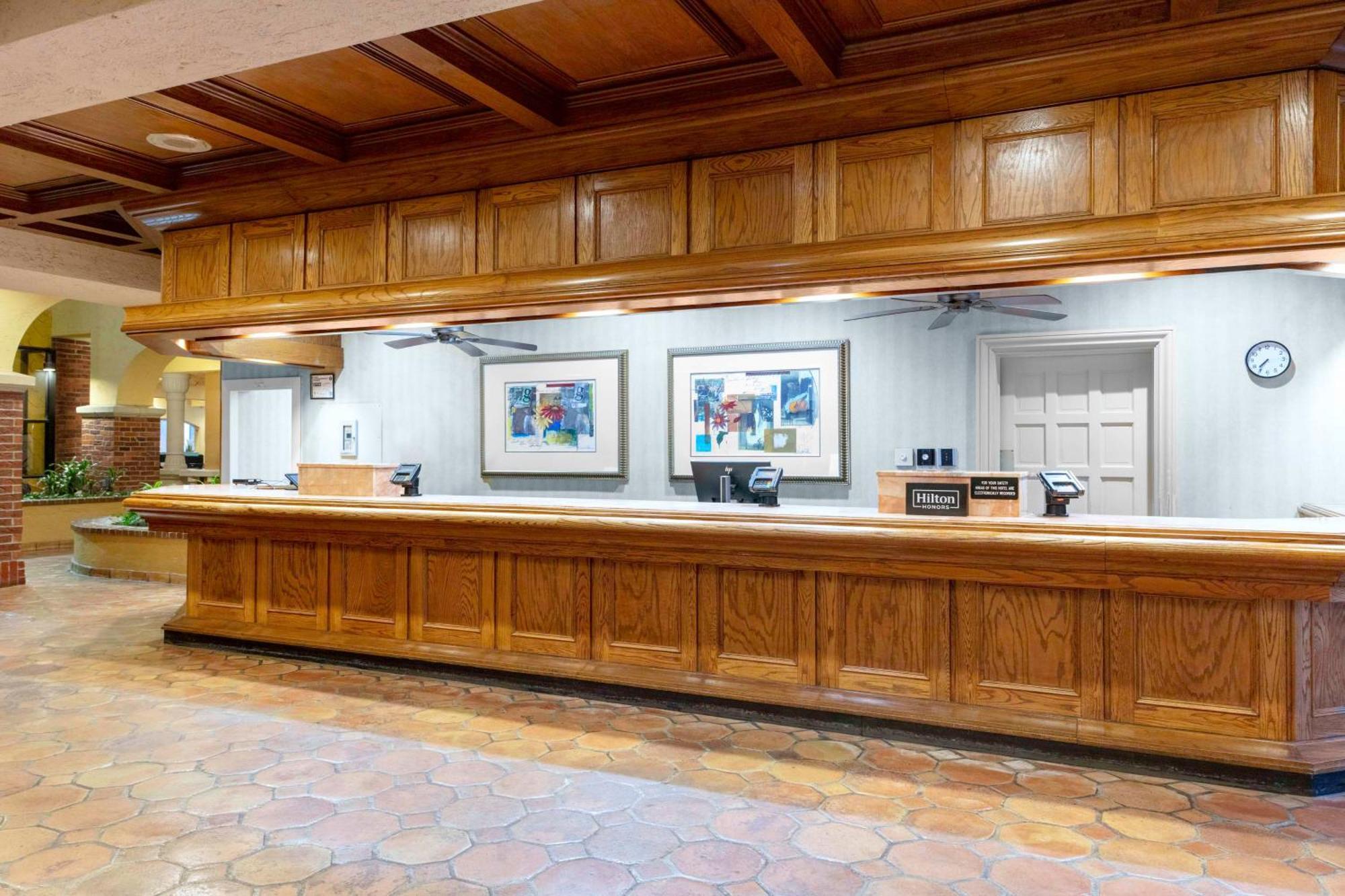 Embassy Suites By Hilton Kansas City Plaza Екстериор снимка