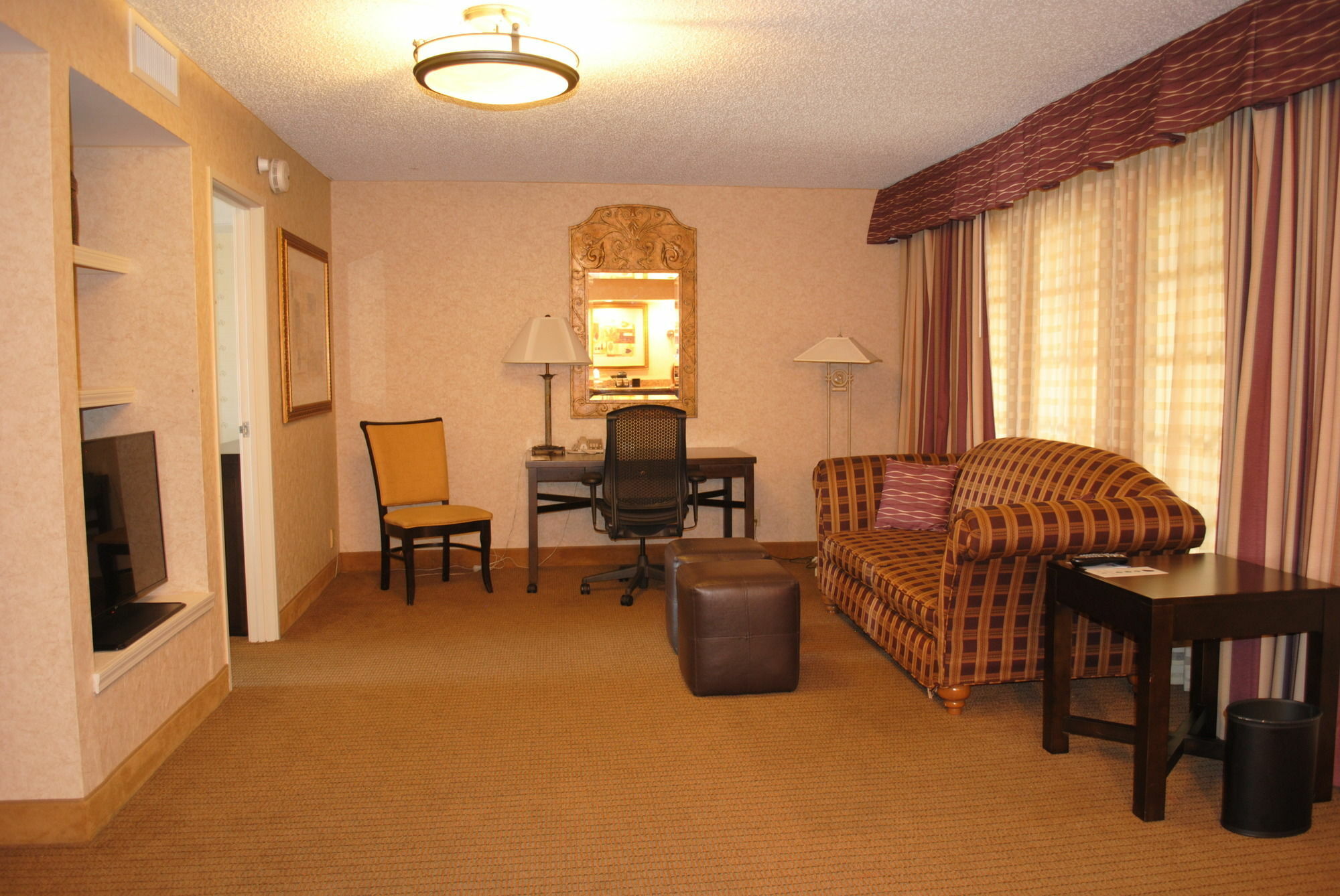 Embassy Suites By Hilton Kansas City Plaza Екстериор снимка